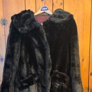 Ladie's fake fur coat - black